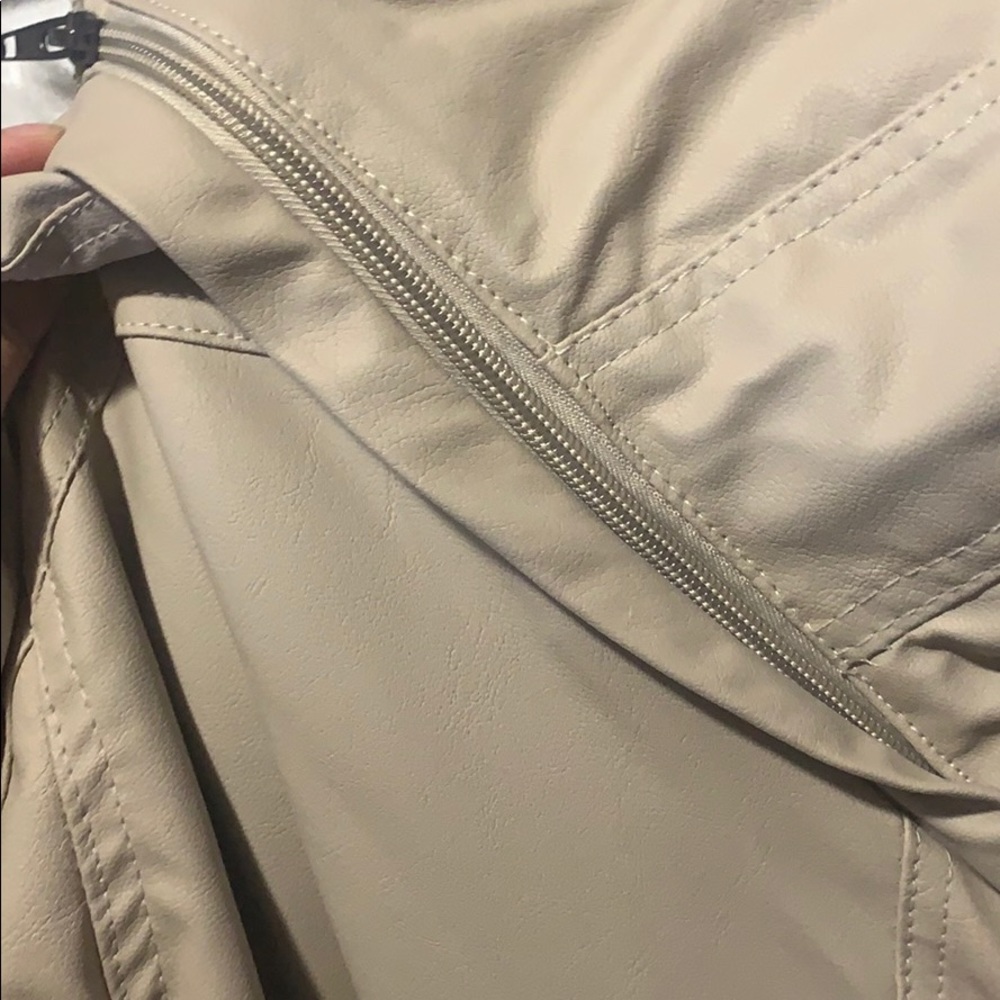 Tan jacket - Picture 4 of 4